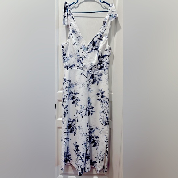 Alex Marie Sleeveless Juniper Cropped Wide Slit-Leg Floral Crepe Jumpsuit - Picture 2 of 8